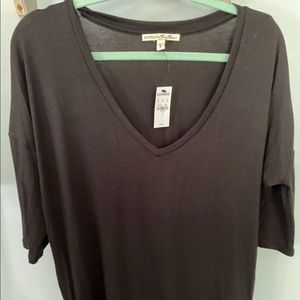 Express V-Neck Black - Size M (NWT)